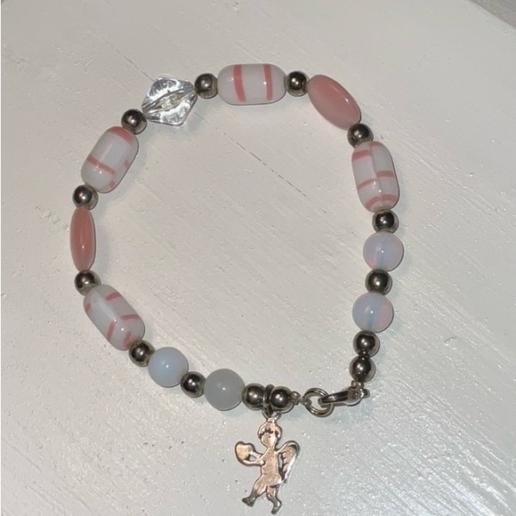 Unmarked Cupid Charm Pink Clear & White Beads With Silver-Tone Findings Bracelet - Picture 2 of 9